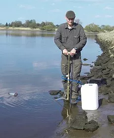 Handpumpe (stromlos) für Wasserfilter – autarkes Handpumpsystem – EM-Wasser  Shop